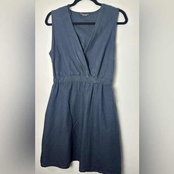 Elegant Blue Sleeveless Dress - Picture 1 of 3